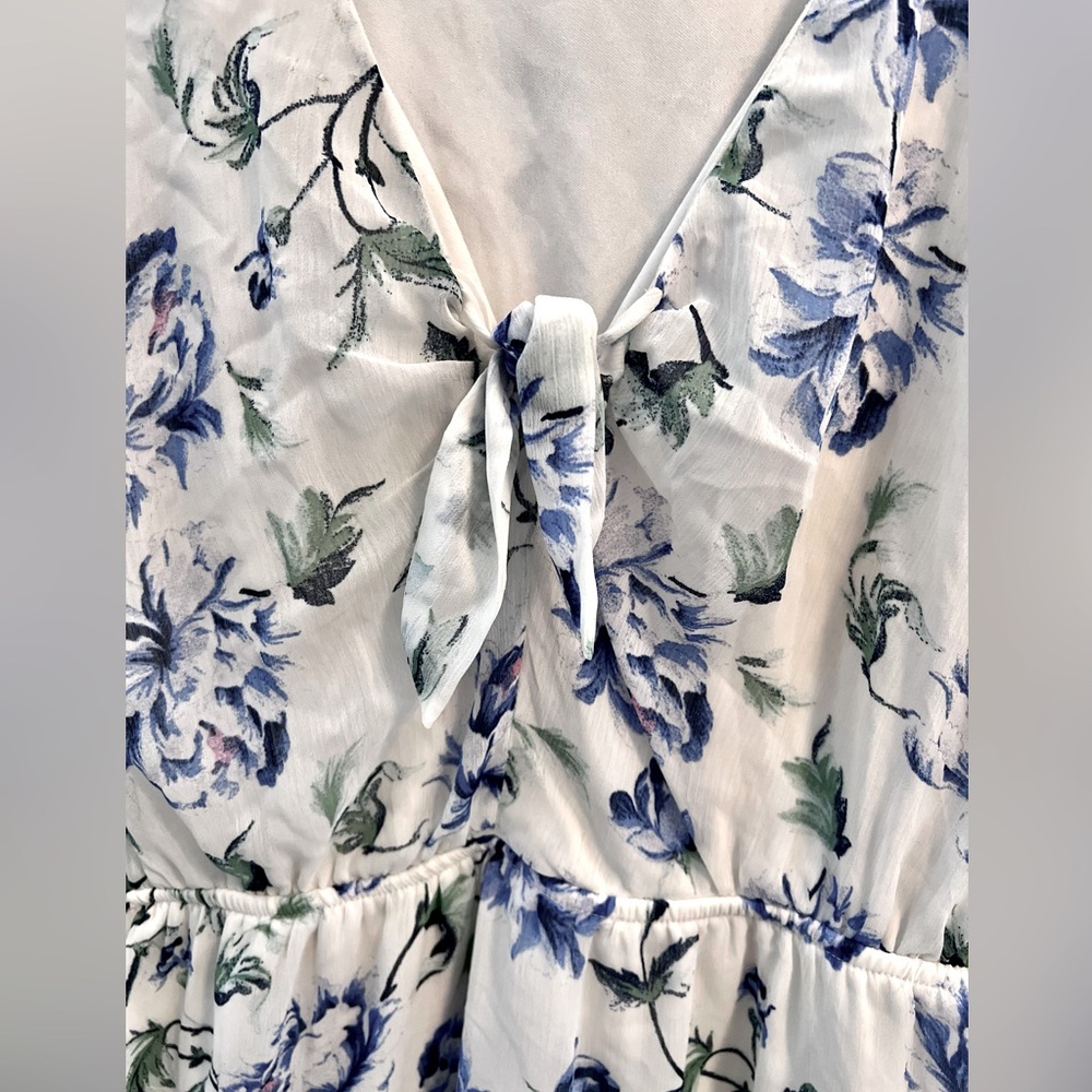 Lily Rose hi/low white dress w/blue flowers no sleeves Vneck & tie (junior’s L) - Picture 4 of 4